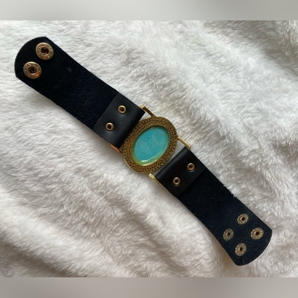 Faux Turquoise and Black Leather Snap on Bracelet - Picture 3 of 7
